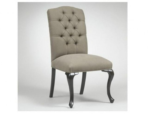 A luxurious chair in the Chesterfield RALF I style in an elegant design