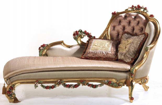 Luxurious chaise longue with decorative n carvings