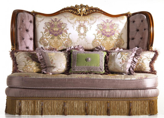 Timeless elegance stylish purple Chesterfield three-seater sofa for your home