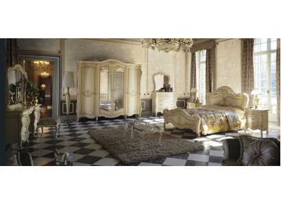 Incomparable Classic s 10-piece Italian Bedroom Set