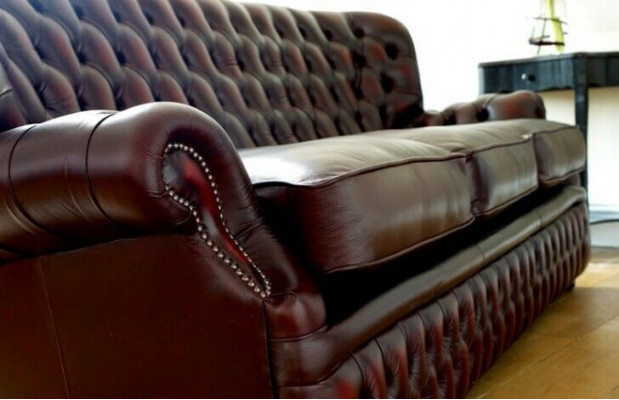 Brown Chesterfield 3-seater antique style designer living room couch