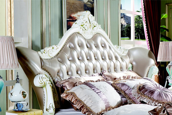 King size double bed with leather headboard in classic Chesterfield style design